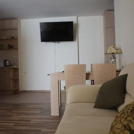 아파트 Elenite Beach At Privilige Fortnoks Private Apartment